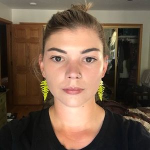 Meet your Posher, Elise